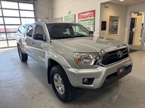 Used 2012 Toyota Tacoma 4x4 Double Cab w/ SR5 Pkg image 3
