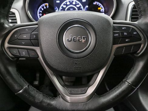 Used 2018 Jeep Grand Cherokee Laredo image 32