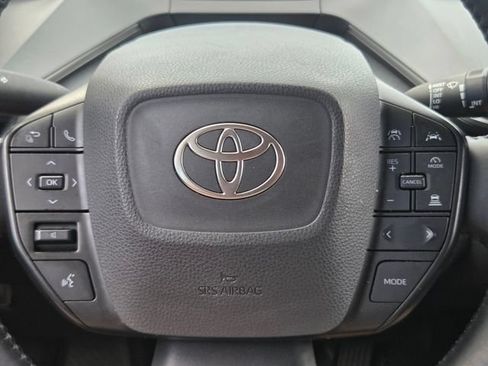 Used 2024 Toyota Prius LE FWD image 32