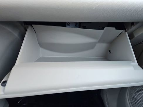 Used 2024 Chrysler Voyager LX image 32