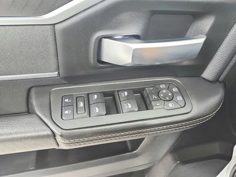 Used 2025 RAM 2500 Big Horn AWD/4WD image 32
