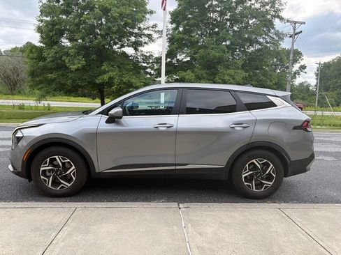 Used 2023 Kia Sportage LX FWD image 4
