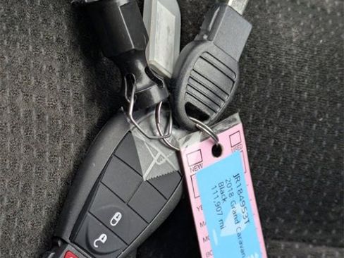 Used 2018 Dodge Grand Caravan SE w/ UConnect Hands-Free Group image 30