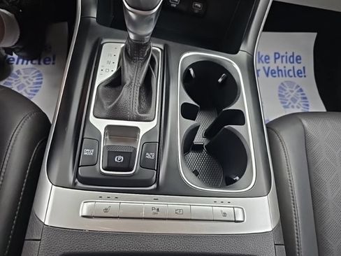 Certified 2022 Kia Carnival LX FWD image 19