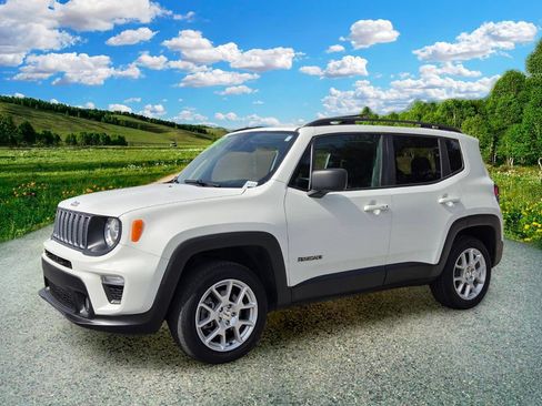 Certified 2022 Jeep Renegade Latitude w/ Convenience Group AWD/4WD image 2