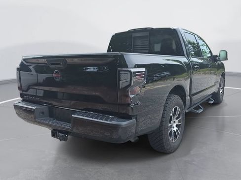 Used 2021 Nissan Titan SV RWD image 4