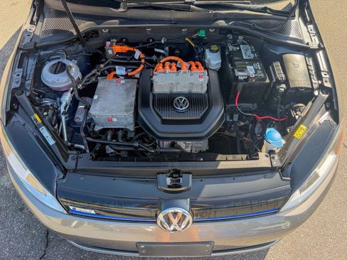Used 2016 Volkswagen e-Golf SE FWD image 19