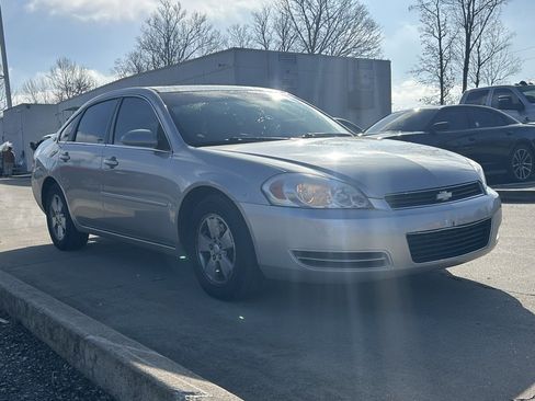 Used 2008 Chevrolet Impala LT w/ Luxury Edition Package image 4