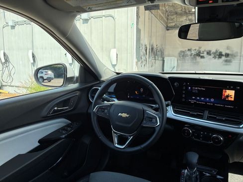 Used 2025 Chevrolet Trax LT w/ LT Convenience Package image 33