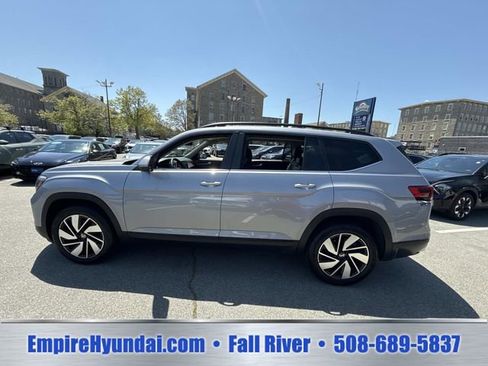 Used 2024 Volkswagen Atlas SE AWD/4WD image 11