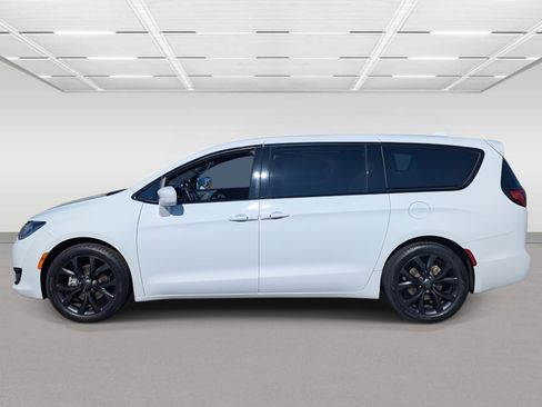 Used 2019 Chrysler Pacifica Touring Plus w/ S Appearance Package image 2