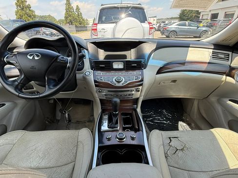 Used 2011 INFINITI M37 w/ Deluxe Touring Pkg RWD image 3