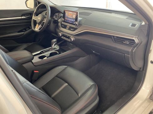 Used 2024 Nissan Altima 2.5 SR FWD image 8
