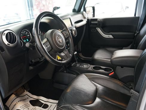 Used 2014 Jeep Wrangler Unlimited Sahara w/ Dual Top Group AWD/4WD image 25