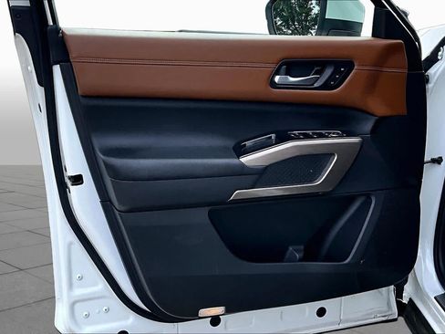 Used 2022 Nissan Pathfinder Platinum w/ Lighting Package (N93) AWD/4WD image 26