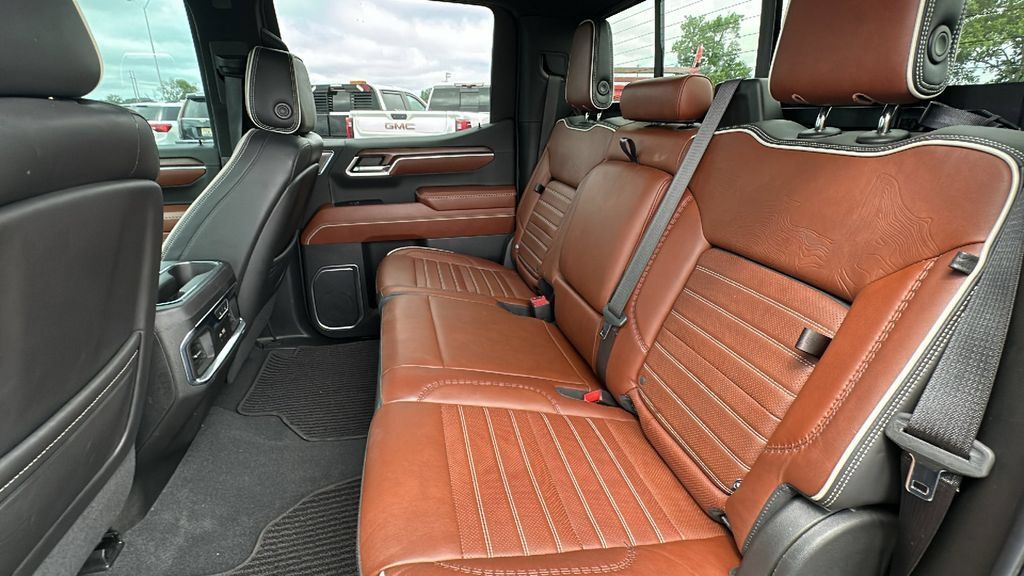 Used 2022 GMC Sierra 1500 Denali Ultimate AWD/4WD image 11