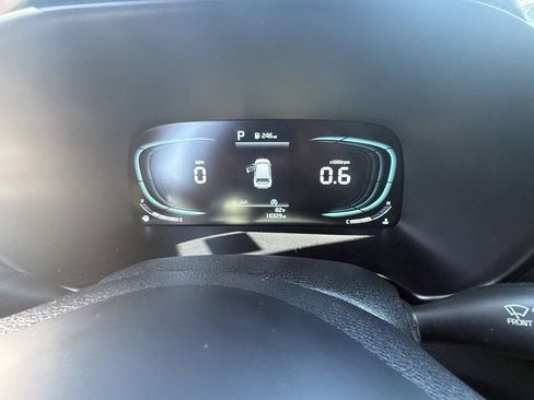 Used 2025 Kia Soul LX w/ LX Technology Package FWD image 6