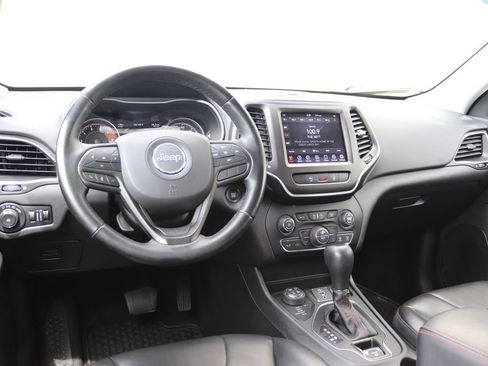 Used 2021 Jeep Cherokee Trailhawk AWD/4WD image 3