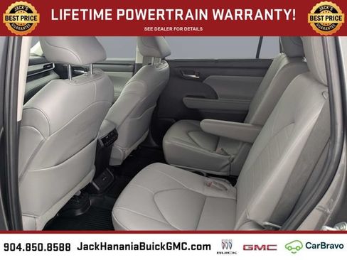 Used 2024 Toyota Highlander XLE AWD/4WD image 14