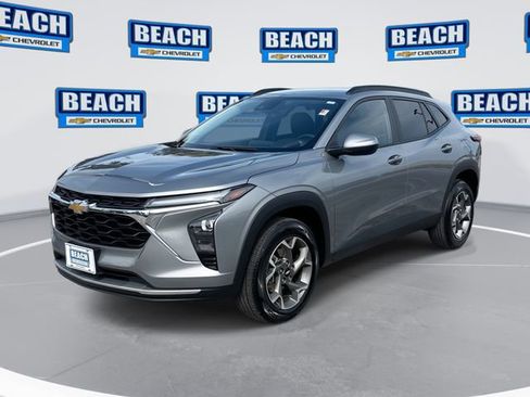 Used 2025 Chevrolet Trax LT w/ LT Convenience Package FWD image 1