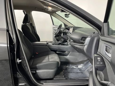Used 2024 Nissan Rogue SV FWD image 40