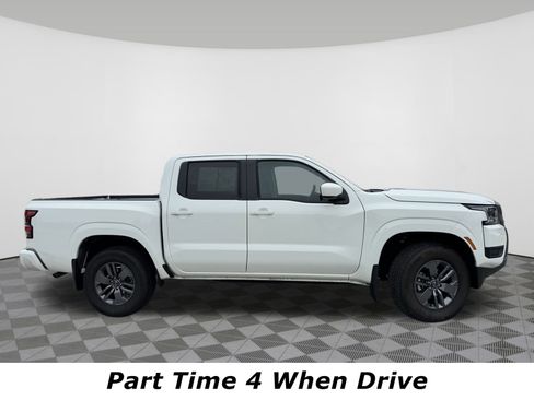 Certified 2025 Nissan Frontier SV image 2