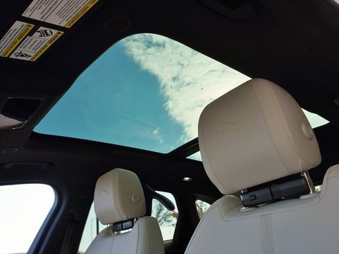 Used 2025 Jaguar F-PACE R-Dynamic S image 14