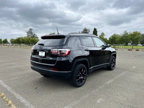 Used 2023 Jeep Compass Latitude AWD/4WD image 6