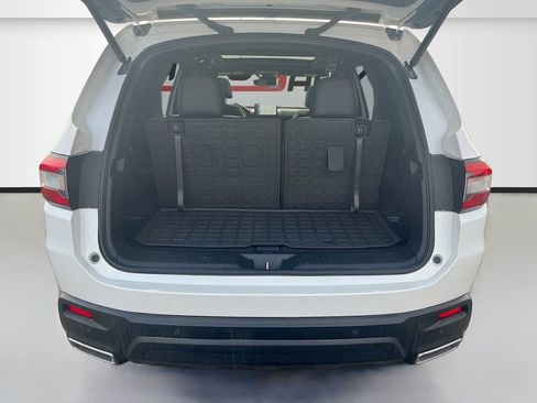 Used 2025 Honda Pilot Black Edition image 29