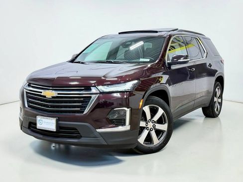 Used 2023 Chevrolet Traverse LT w/ LT Premium Package AWD/4WD image 2