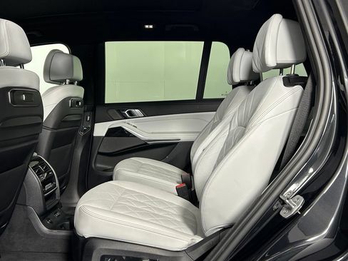 Used 2023 BMW X7 xDrive40i w/ M Sport Package AWD/4WD image 19