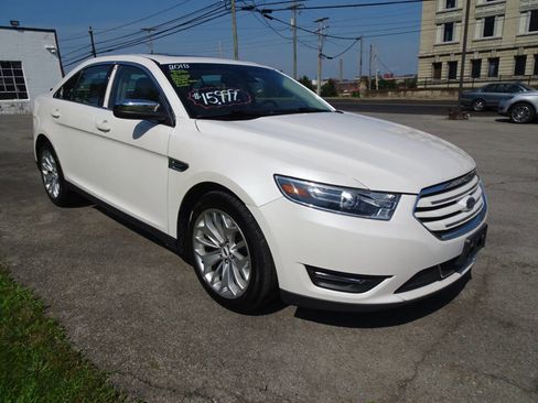 Used 2018 Ford Taurus Limited image 4