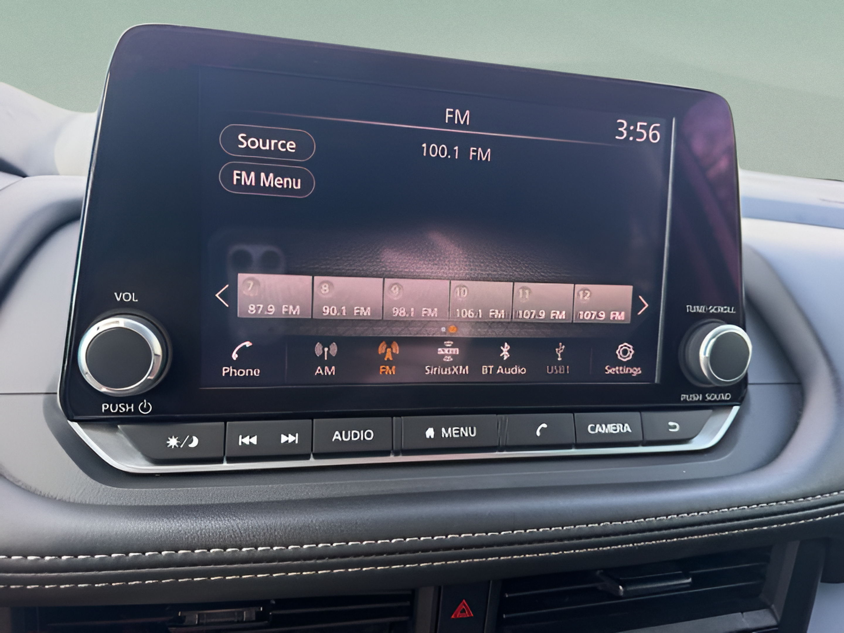 Used 2024 Nissan Rogue S AWD/4WD image 16
