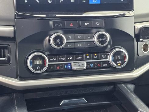 Used 2024 Ford Expedition XLT AWD/4WD image 23