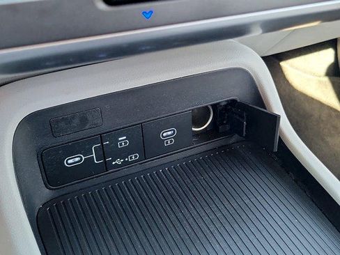Certified 2025 Hyundai Kona SEL FWD image 32