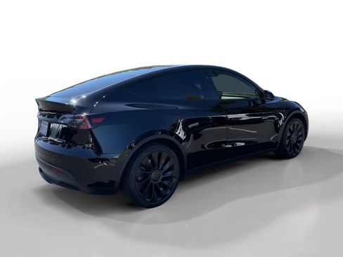 Used 2023 Tesla Model Y 2WD image 5