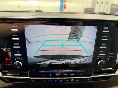 Used 2023 Toyota Sienna XLE AWD/4WD image 15