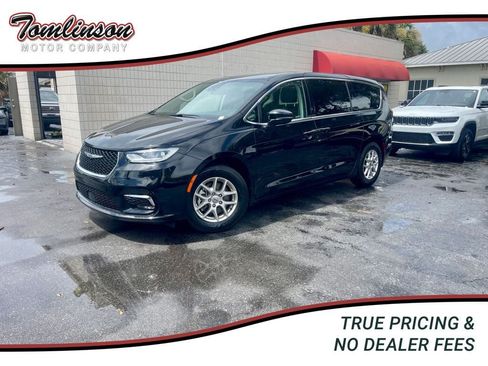 Used 2024 Chrysler Pacifica Touring-L FWD image 1