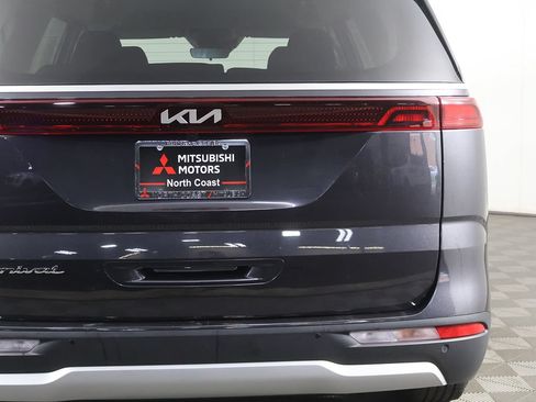 Used 2022 Kia Carnival LX FWD image 16
