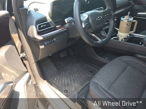 Used 2024 Chevrolet Traverse Z71 w/ Enhanced Driving Package AWD/4WD image 9