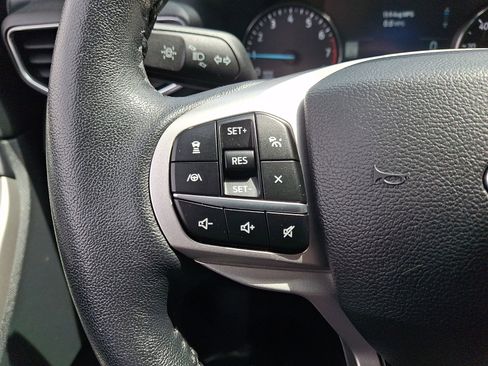 Used 2023 Ford Explorer XLT w/ Equipment Group 202A AWD/4WD image 21
