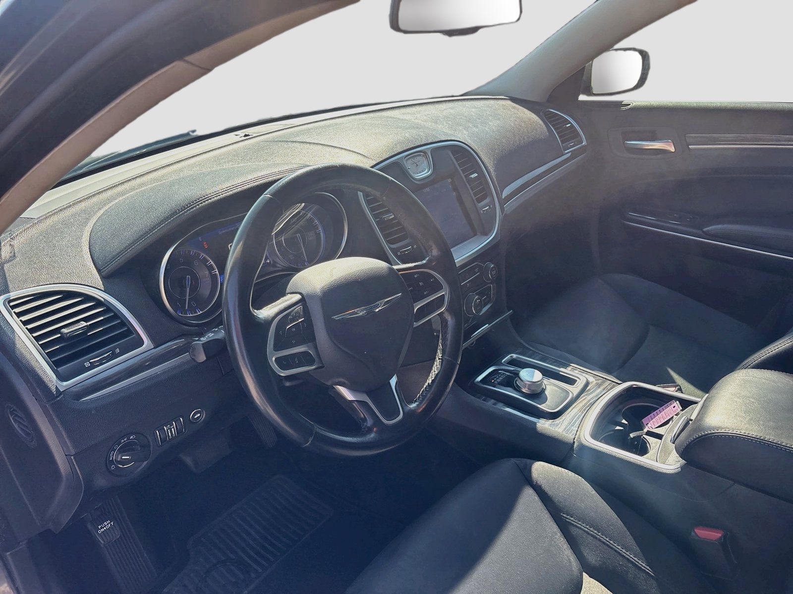 Used 2019 Chrysler 300 Touring w/ Chrome Appearance Package RWD image 9