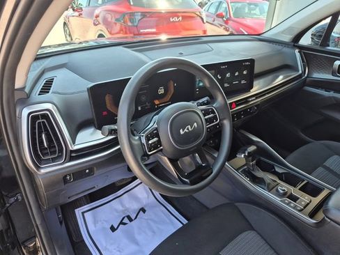 Used 2024 Kia Sorento LX FWD image 9