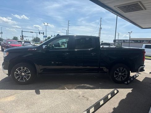 Used 2024 Chevrolet Silverado 1500 LT AWD/4WD image 3