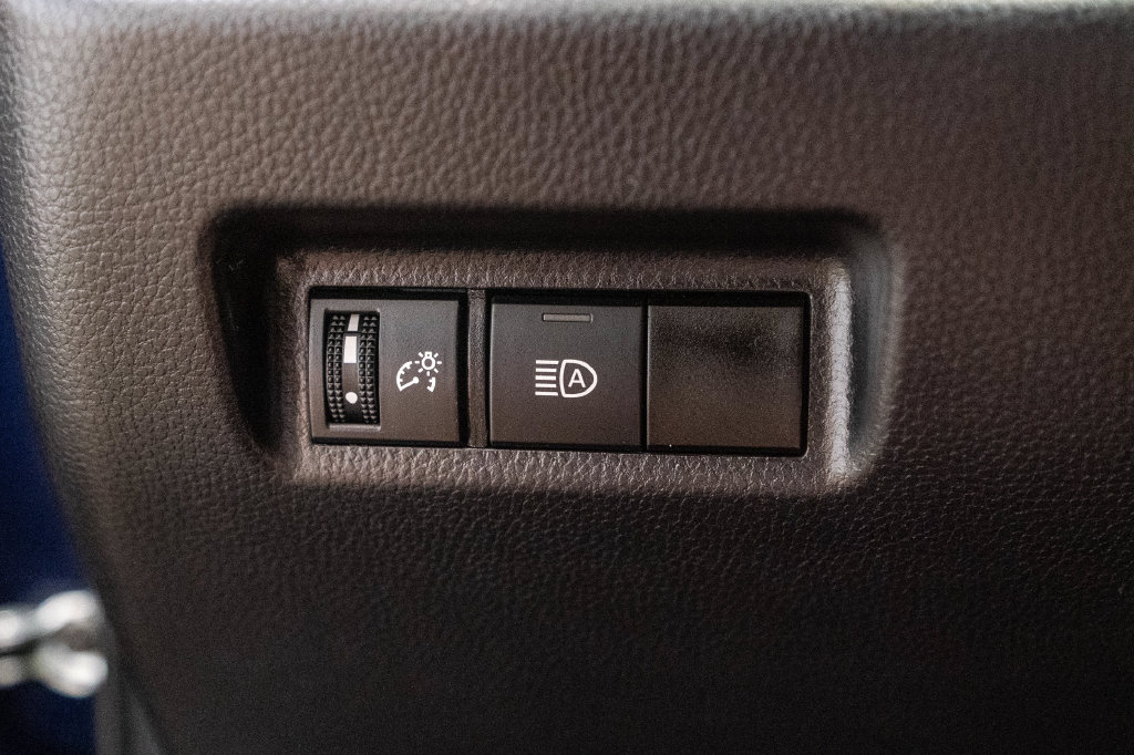 Used 2025 Toyota RAV4 XLE AWD/4WD image 22