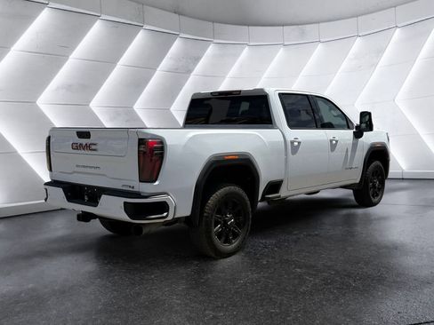 Used 2025 GMC Sierra 2500 AT4 AWD/4WD image 4