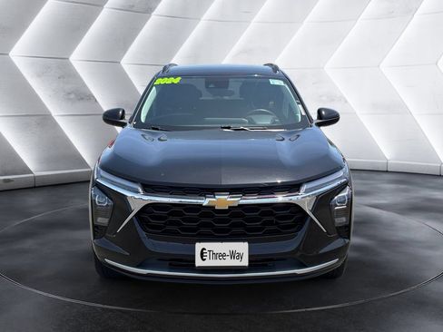 Certified 2024 Chevrolet Trax LT w/ LT Convenience Package FWD image 8