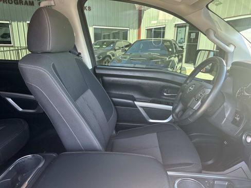 Used 2024 Nissan Titan SV w/ SV Convenience Package image 10