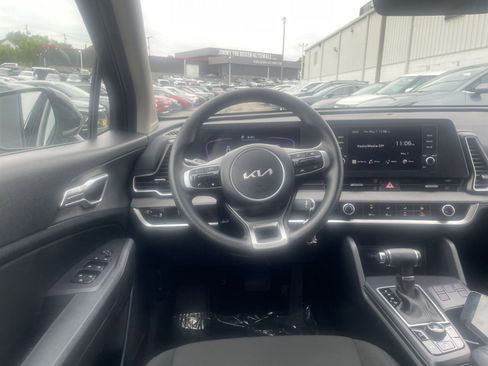 Used 2025 Kia Sportage LX FWD image 33