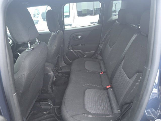 Used 2021 Jeep Renegade Latitude AWD/4WD image 9